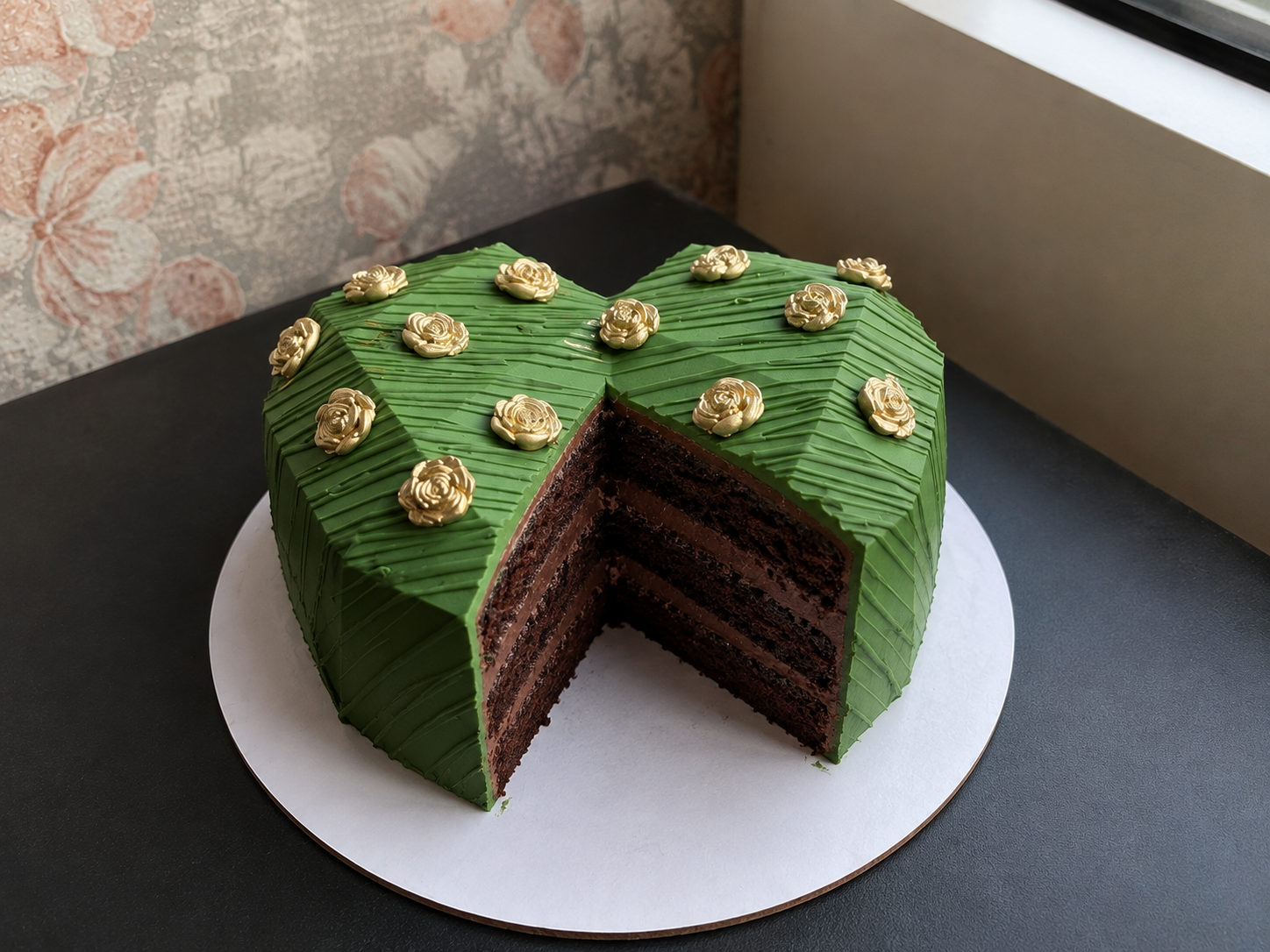 Green Heart Pistachio Cake with Cupcakes