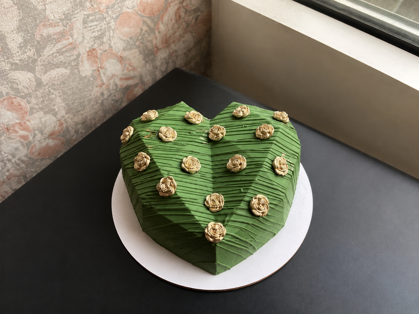 Green Heart Pistachio Cake with Cupcakes